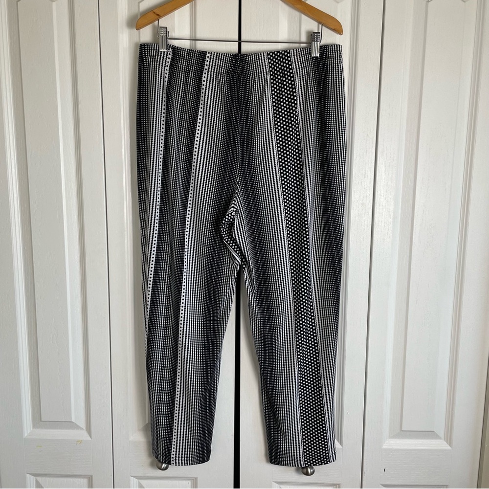 Chico's Polka Dot Stripe Pull On Pants Women’s L Ankle Black White Stretch EUC - Picture 6 of 13